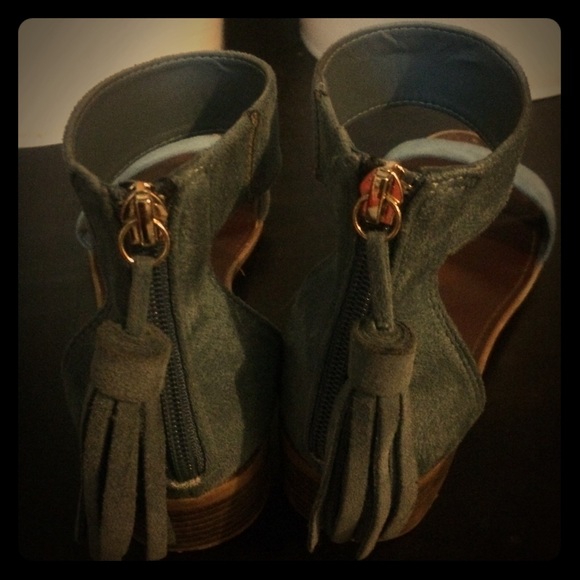 Sandals - Picture 2 of 4